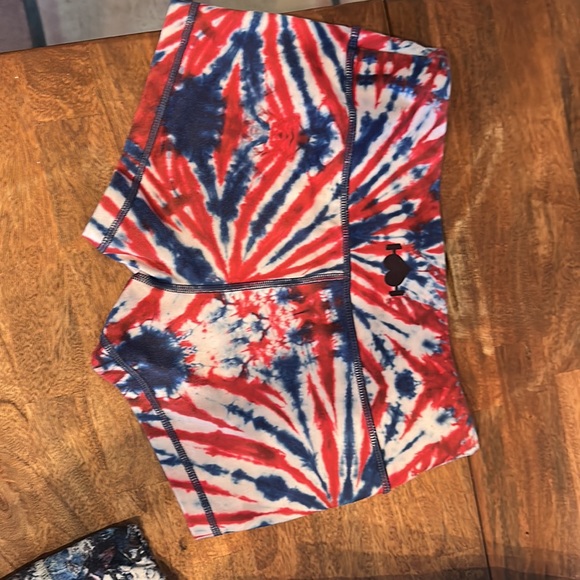 WodBottom American flag tie die workout shorts- XS - Picture 2 of 3